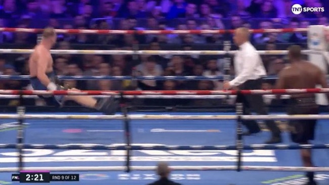 Otto Wallin goes flying after Derek Chisora punch. Photo: X, TNT Sport.