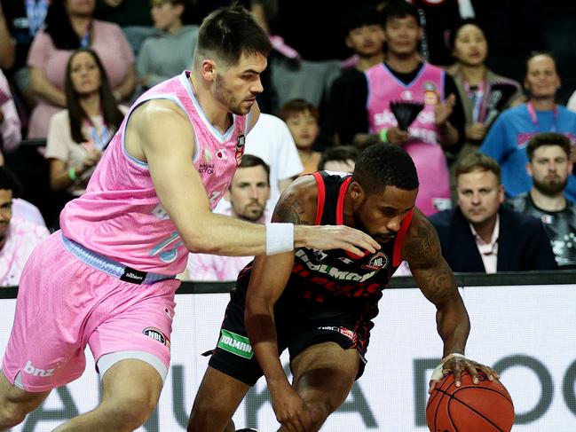 AUCKLAND, NEW ZEALAND - OCTOBER 19: Bryce Cotton of the Wildcats is challenged by Matthew Mooney of the Breakers during the round five NBL match between New Zealand Breakers and Perth Wildcats at Spark Arena, on October 19, 2024, in Auckland, New Zealand. (Photo by Dave Rowland/Getty Images)