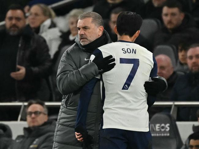 Tottenham Hotspur's Greek-Australian Head Coach Ange Postecoglou (L) gestures to Tottenham Hotspur's South Korean striker #07 Son Heung-Min (R) as he leaves the game, substituted during the English Premier League football match between Tottenham Hotspur and Manchester United at the Tottenham Hotspur Stadium in London, on February 16, 2025. (Photo by Glyn KIRK / AFP) / RESTRICTED TO EDITORIAL USE. No use with unauthorized audio, video, data, fixture lists, club/league logos or 'live' services. Online in-match use limited to 120 images. An additional 40 images may be used in extra time. No video emulation. Social media in-match use limited to 120 images. An additional 40 images may be used in extra time. No use in betting publications, games or single club/league/player publications. /