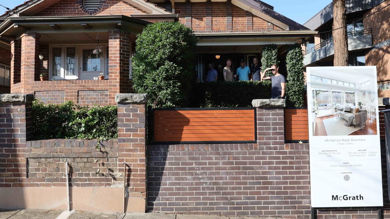 Saturday auction at 65 Harrow Road in Stanmore, with realestate identity John McGrath acting as Auctioneer. The house sold for 1.825 Million Dollars. Vendors are Karen and Bruce Lawson.