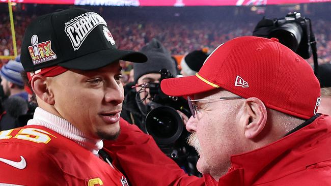 KANSAS CITY, MISSOURI - JANUARY 26: Head coach Andy Reid of the Kansas City Chiefs hugs Patrick Mahomes #15 after the Chiefs defeated the Buffalo Bills 32-29 to win the AFC Championship Game at GEHA Field at Arrowhead Stadium on January 26, 2025 in Kansas City, Missouri.   Jamie Squire/Getty Images/AFP (Photo by JAMIE SQUIRE / GETTY IMAGES NORTH AMERICA / Getty Images via AFP)