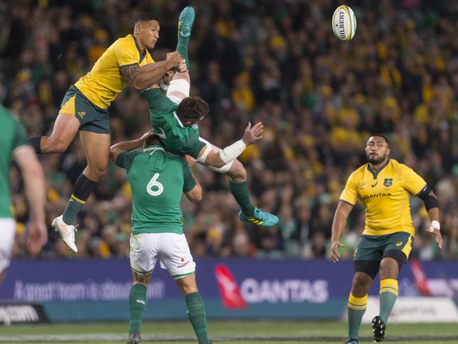 Israel Folau of the Wallabies and Peter O'Mahony of Ireland   contest the ball during the Third Test between Australia and Ireland at Allianz Stadium in Sydney, Saturday, June 23, 2018. (AAP Image/Craig Golding) NO ARCHIVING, EDITORIAL USE ONLY