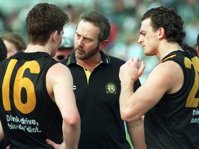 Walls as coach of Richmond, addressing Brendon Gale.