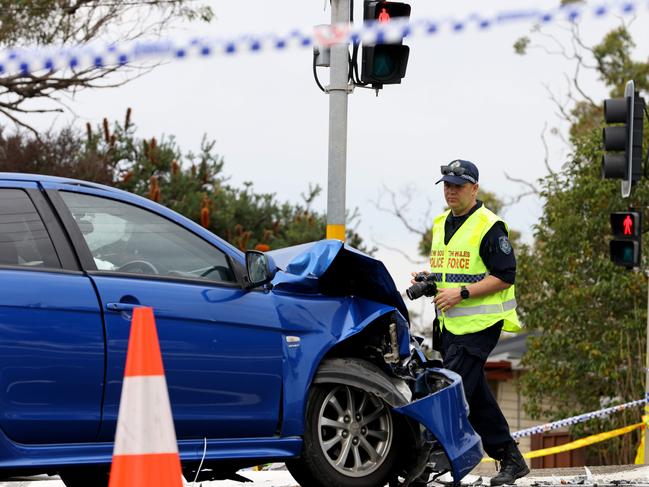 Police pictured at a crime scene on the Princes Highway in Engadine where there was a car crash and stabbing incident. Picture: NewsWire / Damian Shaw