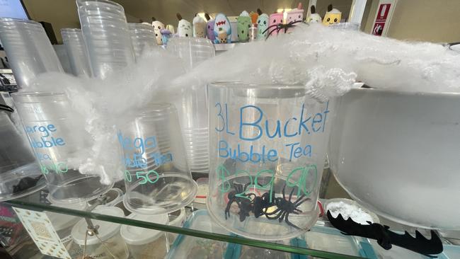 Bubbles N Froth offers 3L “buckets” of bubble tea for $29.90.