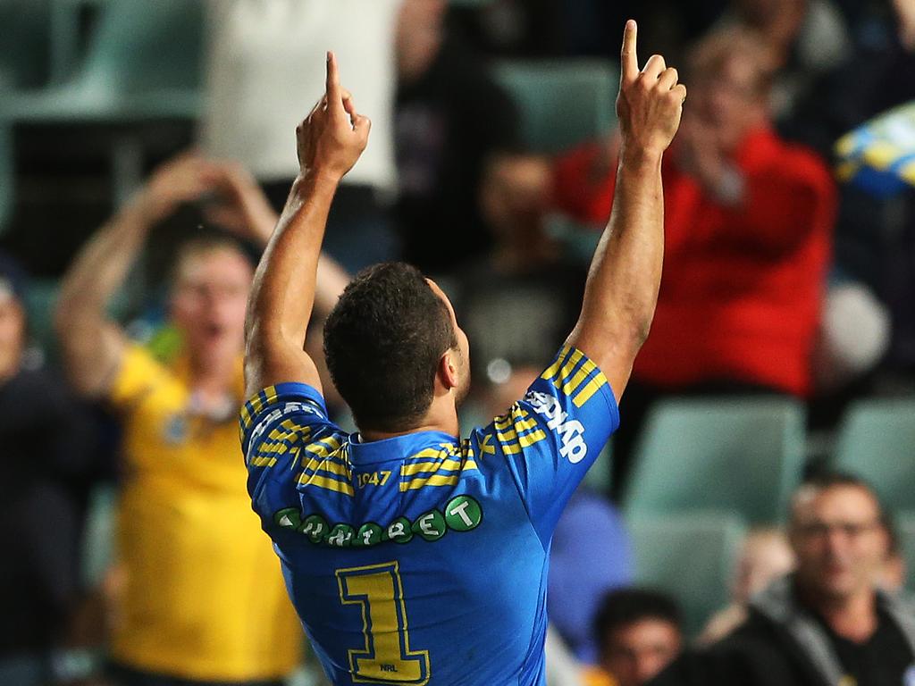 Jarryd Hayne will auction a playing jersey and boots in support of Curtis  Landers