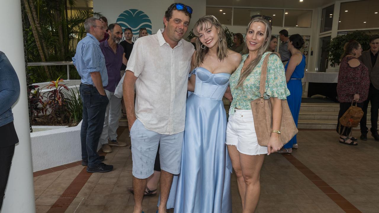 Lian Roet, Taylor Roet &amp; Tracey Roet at the Toormina High Formal.