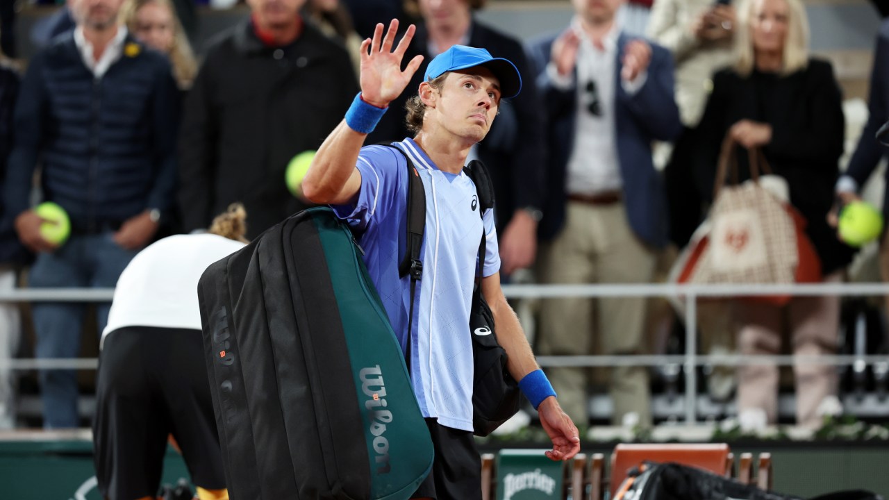 ‘Hell of a fight’: De Minaur bows out of French Open quarter-final