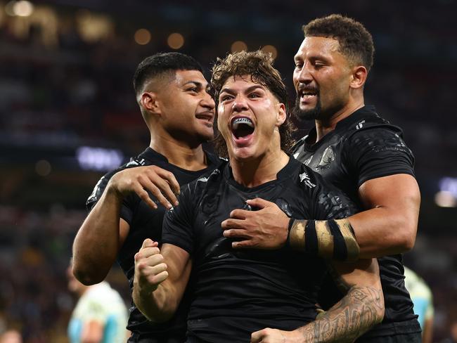 Broncos bounce back: Walsh return inspires derby demolition
