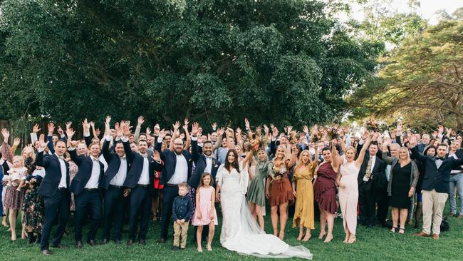 Celebration: Bree Forbes and Daniel Kelly with wedding guests, photography: Figtree Pictures