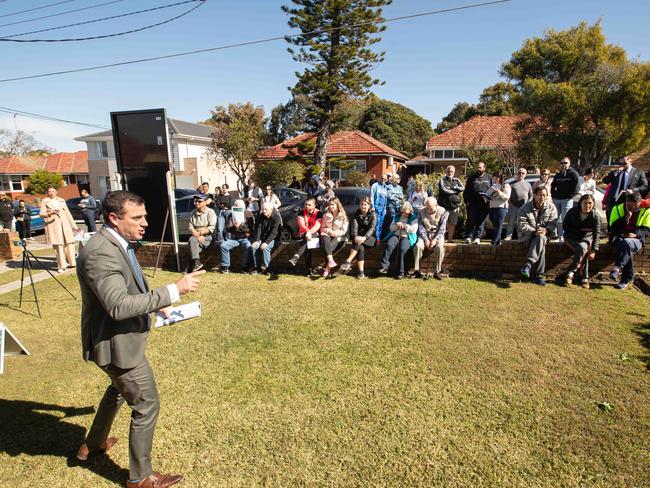 12/08/23. The Sunday Telegraph. Property. Kogartah NSW, Australia.Pictures from the auction of 18, Lachal Avenue in Kogarah where auctioneer Chris Scerri brought down the gavel at 1.707 million with 11 registered bidders.Picture: Julian Andrews