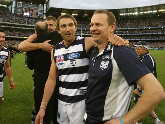 Corey Enright and Ken Hinkley after the final siren in 2007.