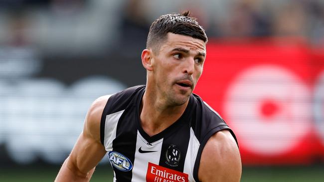 MELBOURNE, AUSTRALIA - JULY 28: Scott Pendlebury of the Magpies in action during the 2024 AFL Round 20 match between the Collingwood Magpies and the Richmond Tigers at the Melbourne Cricket Ground on July 28, 2024 in Melbourne, Australia. (Photo by Dylan Burns/AFL Photos via Getty Images)