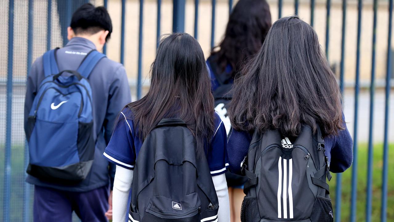 Finish year 12 or drop out? Report reveals big call young Victorians are making