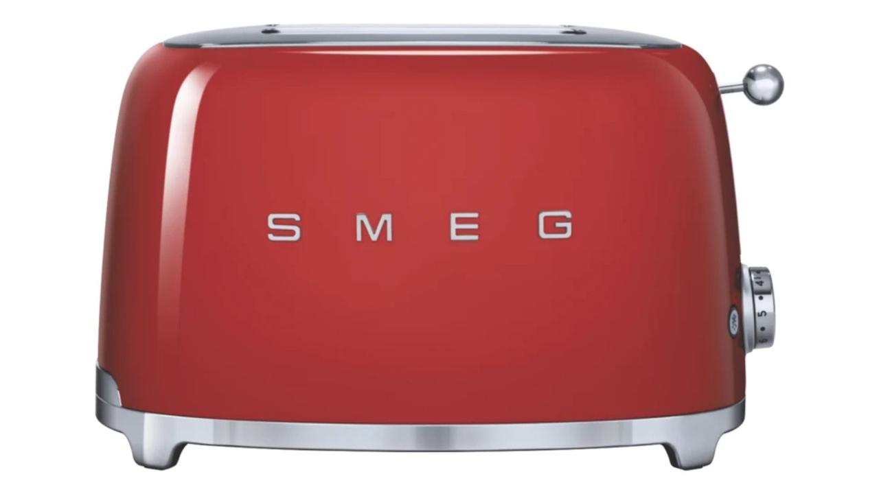 Smeg 50s Retro Style 2 Slice Toaster. Image: The Good Guys.