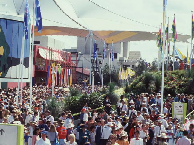 Crowds at the expo in 1988.