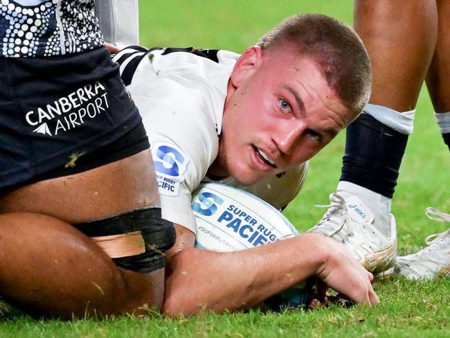 Brumbies' Charlie Cale scores a try during the Super Rugby match against the Waratahs. Picture: AFP