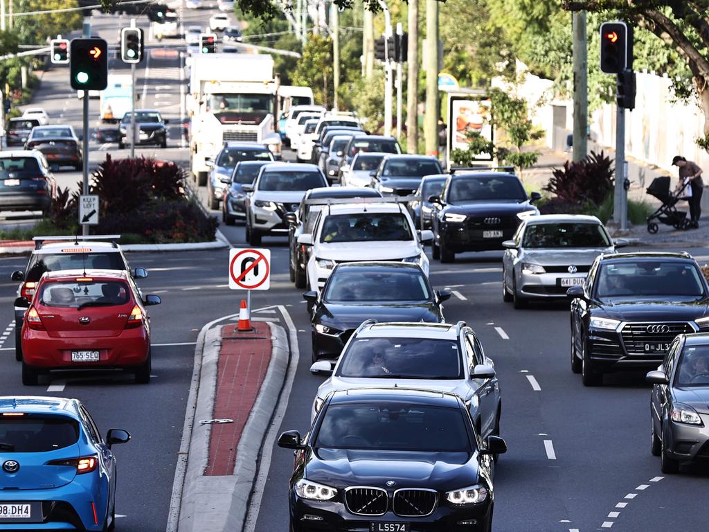 Brisbane Traffic: Highway Closed Following Crash | Herald Sun