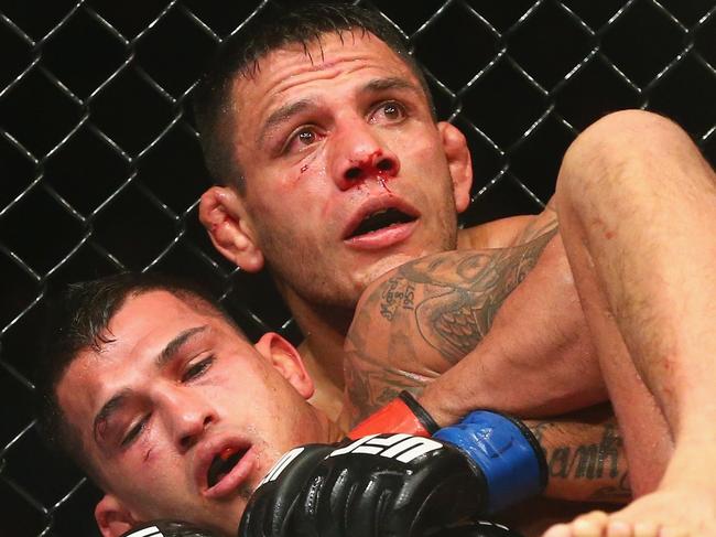 DALLAS, TX - MARCH 14: Rafael dos Anjos, top fights with Anthony Pettis in the Lightweight Title bout during the UFC 185 event at American Airlines Center on March 14, 2015 in Dallas, Texas. Ronald Martinez/Getty Images/AFP == FOR NEWSPAPERS, INTERNET, TELCOS & TELEVISION USE ONLY ==