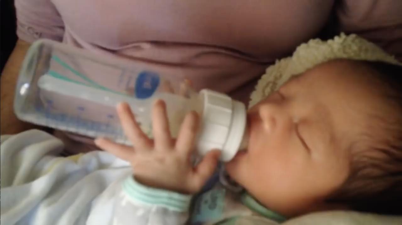 Baby fussy during store feeding