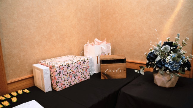 What do you think is a good wedding gift? Image: iStock