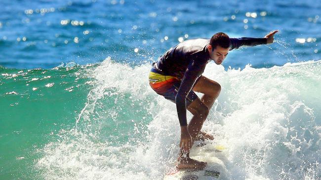 Blind Brazilian surfing legend Derek Rabelo takes to the water at ...