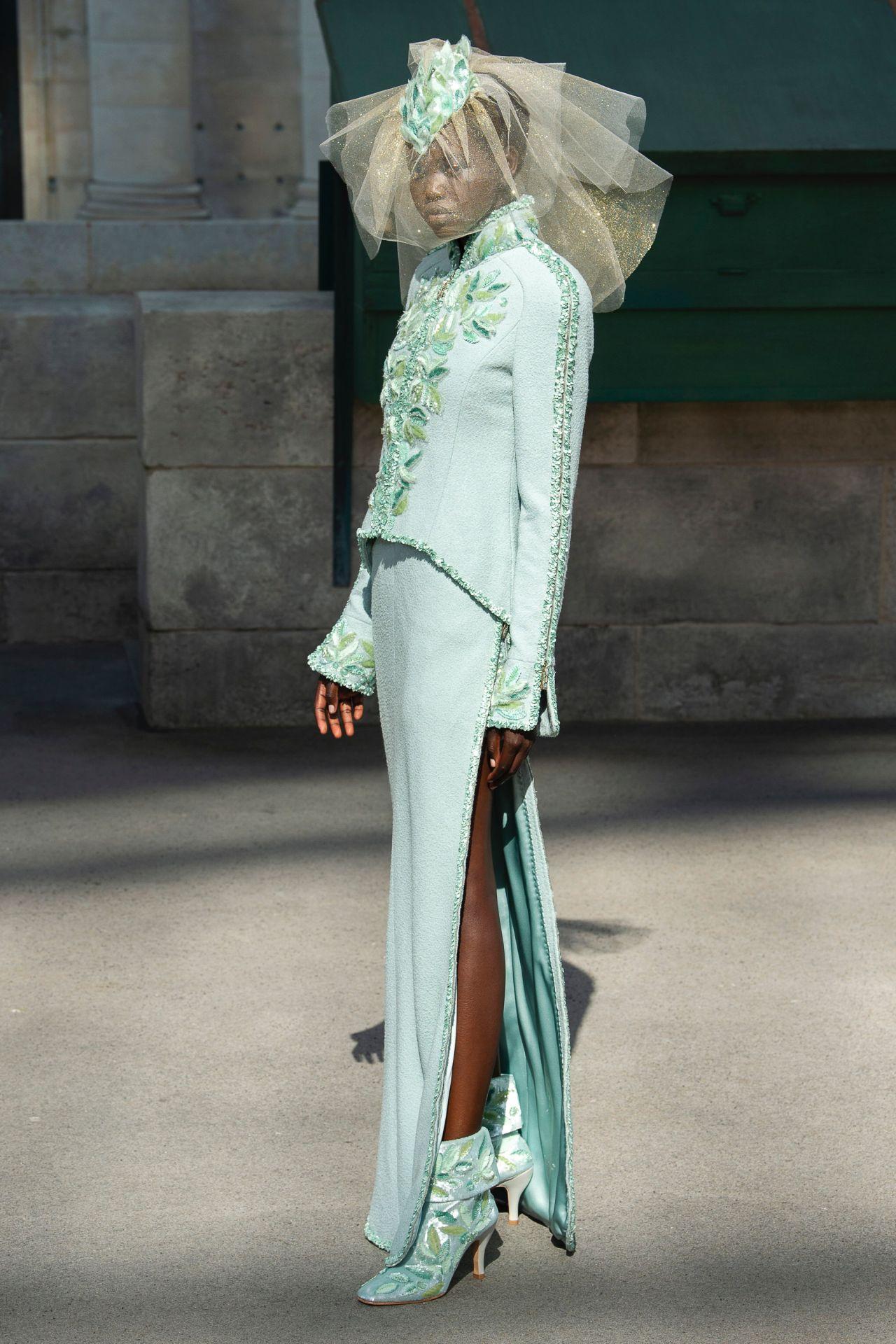 Sudanese-Australian model Adut Akech just closed Chanel's haute couture  autumn/winter '18/'19 show - Vogue Australia