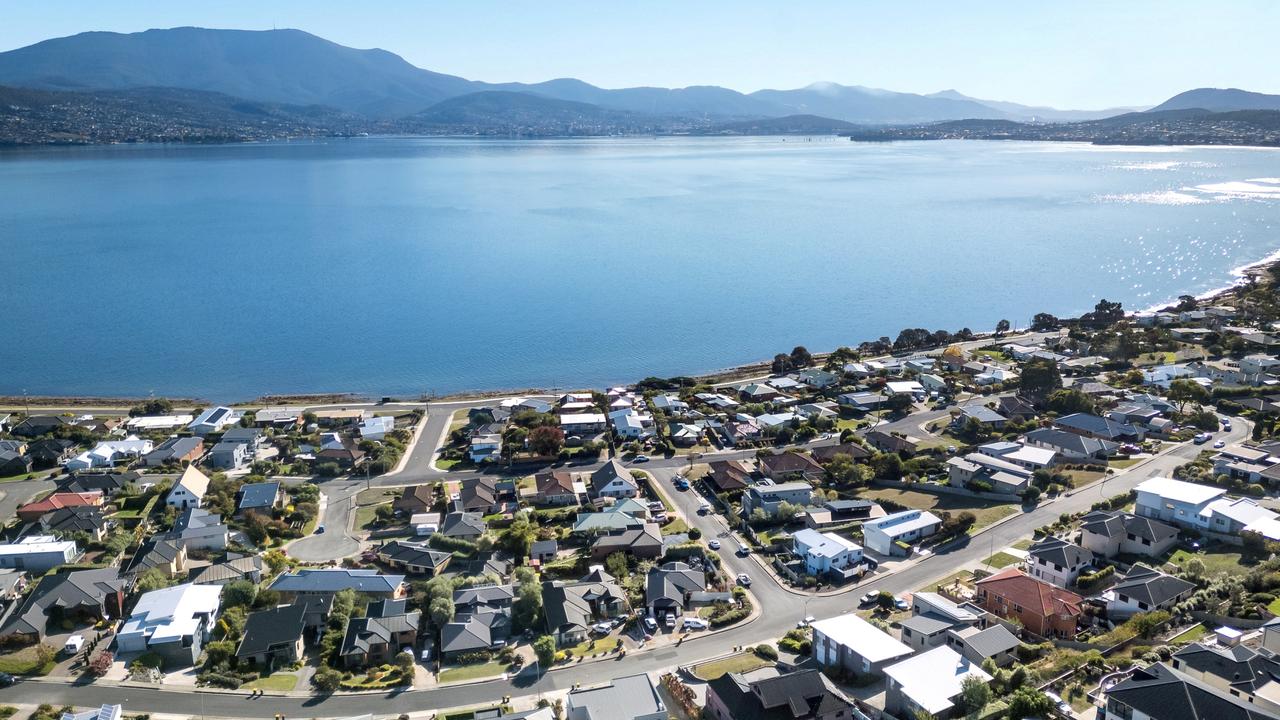 Hobart house prices 2.5pc higher than last year