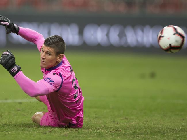 Liam Reddy,GK for the Glory is beaten in the final moments by Tarek Elrich of the Wanderers during the Round 20 A-League match between the Western Sydney Wanderers and Perth Glory at Spotless Stadium in Sydney, Sunday, February 24, 2019. (AAP Image/Craig Golding) NO ARCHIVING, EDITORIAL USE ONLY