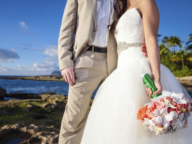 Wedding couple on tropical beach.