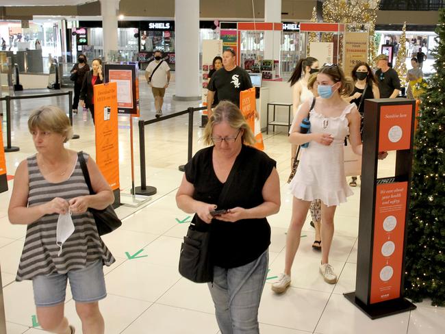 A number of Black Friday Shoppers in Rundle Mall were seen without a mask. Picture: Dean Martin/Newswire