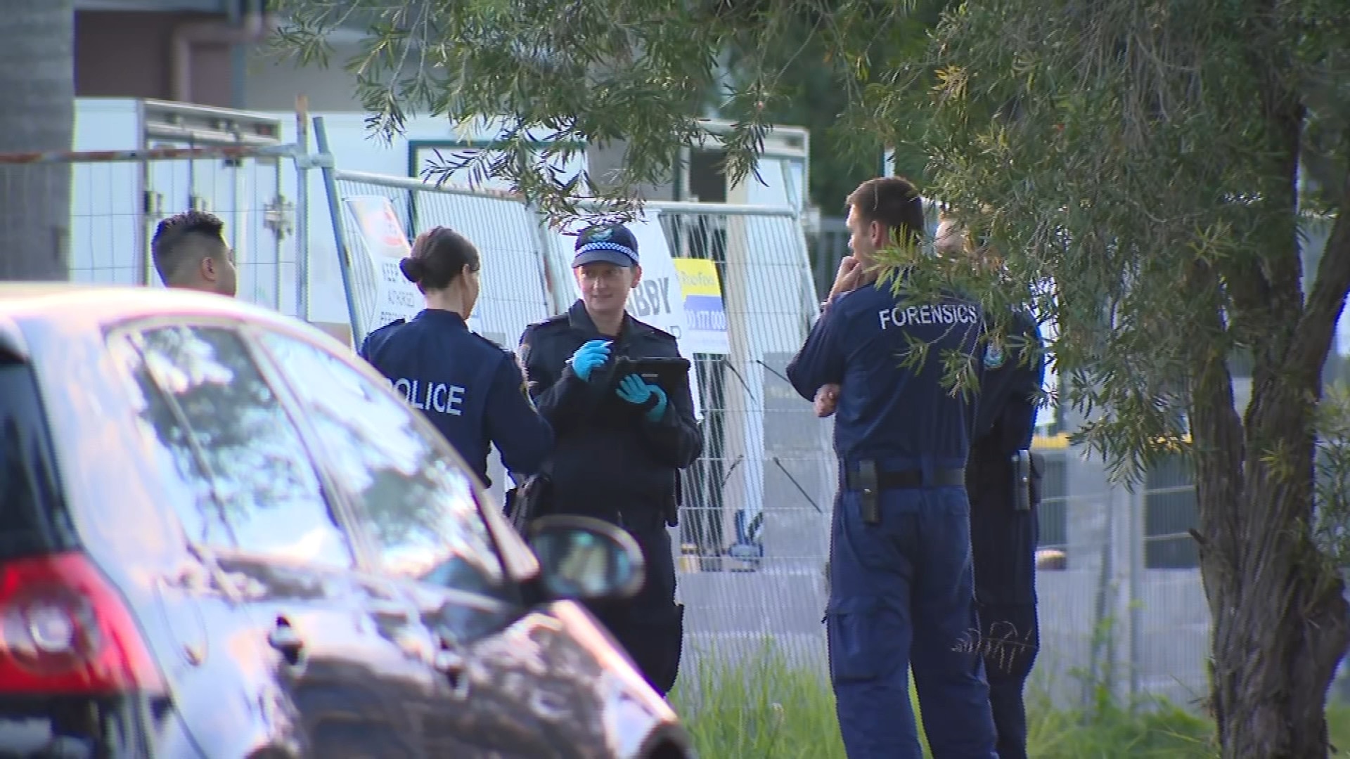 Today's News Headlines: Manhunt underway after shooting in Sydney