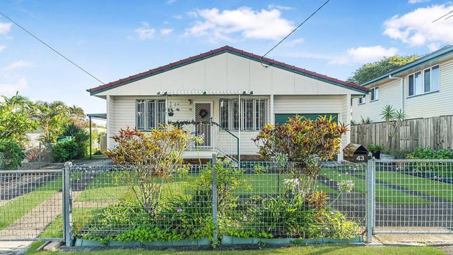 43 Royds St, Carina, which sold at auction on Friday morning.