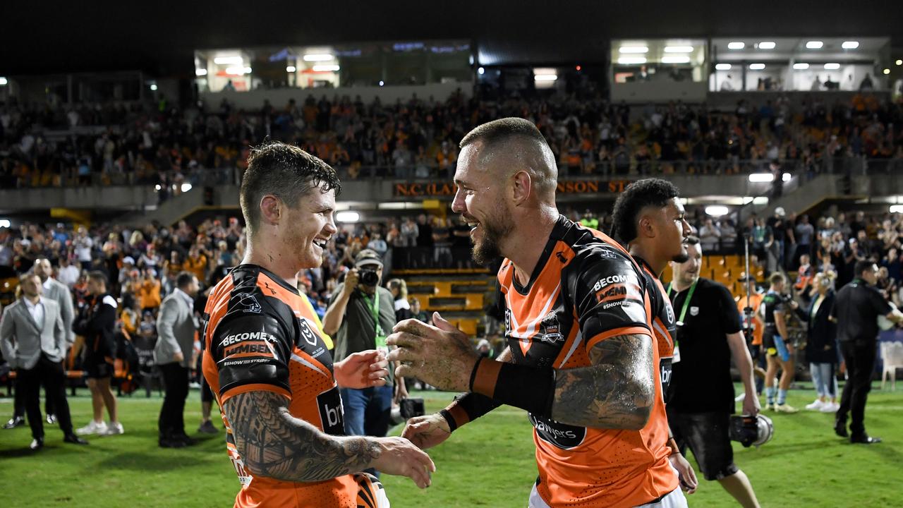 NRL 2024 RD03 WESTS TIGERS V CRONULLA-SUTHERLAND SHARKS - JOHN BATEMAN DAVID KLEMMER. 2024-03-23 Leichhardt Oval. Photo Gregg Porteous / NRL Imagery