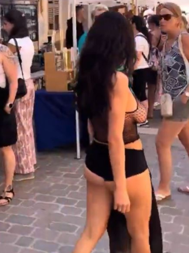 She also had her new dark-coloured wig with wispy bangs on display. Picture: X