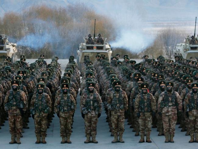 TOPSHOT - This photo taken on January 4, 2021 shows Chinese People's Liberation Army (PLA) soldiers assembling during military training at Pamir Mountains in Kashgar, northwestern China's Xinjiang region. (Photo by STR / AFP) / China OUT