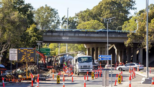 General view of M1 and Dohles Rocks Road, Murrumba Downs, 2018 (AAP Image/Richard Walker)
