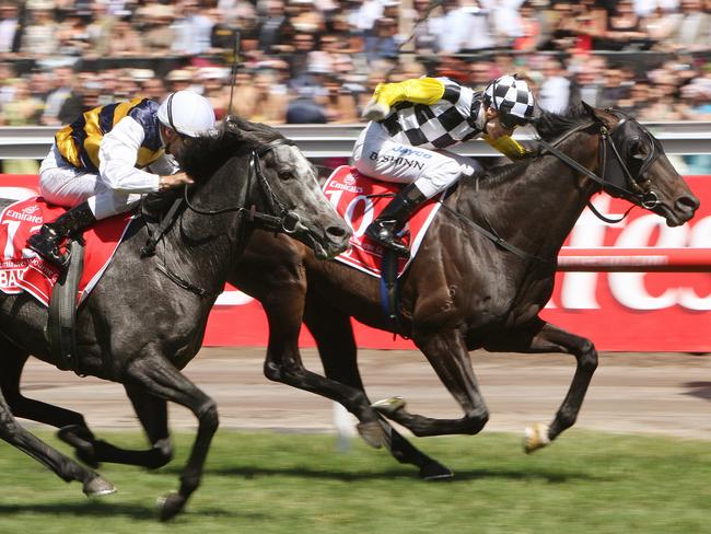 Bauer is just edged out by the Bart Cummings-trained Viewed (rails) in the 2008 Cup. Picture: AFP