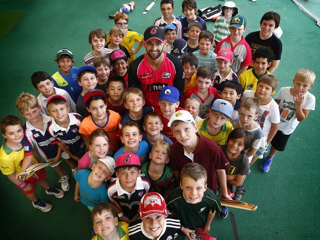 Nathan Lyon with kids participating in a cricket clinic.