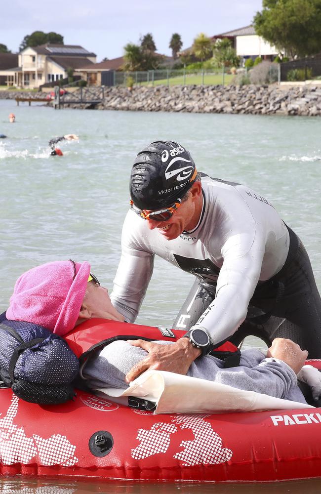 Kevin Ferguson and quadriplegic Sid James competing in the Victor Harbor Ironman.