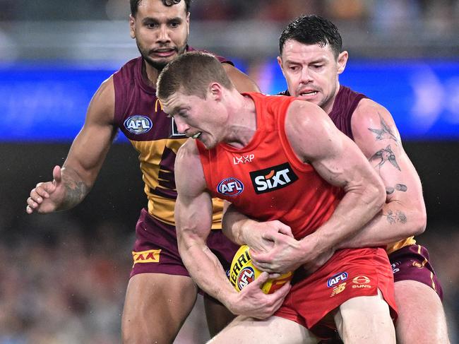 BRISBANE, AUSTRALIA - MAY 04: Matt Rowell of the Suns is pressured by the defence of Lachie Neale of the Lions during the round eight AFL match between Brisbane Lions and Gold Coast Suns at The Gabba, on May 04, 2025, in Brisbane, Australia. (Photo by Bradley Kanaris/Getty Images)