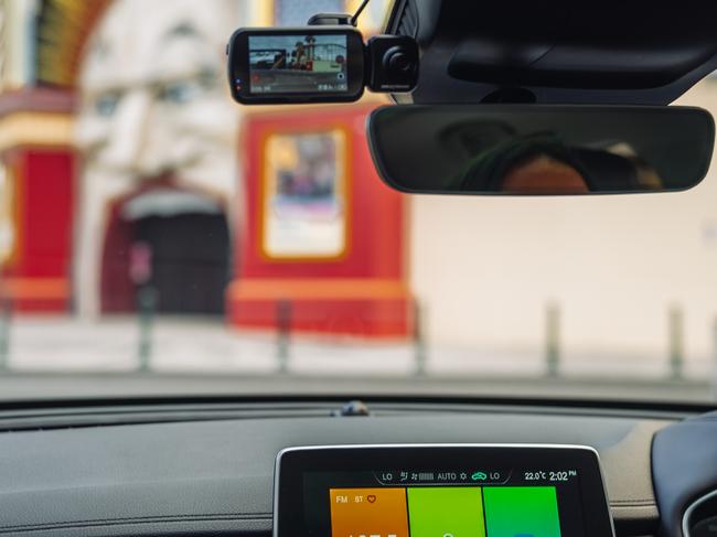 Nextbase dashcam enabled with connectivity that allows it to call emergency responders.