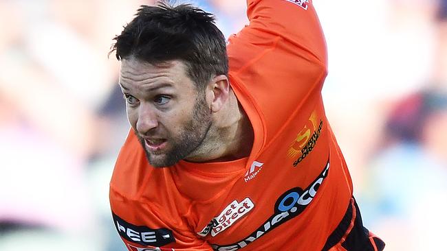 ADELAIDE, AUSTRALIA - DECEMBER 28: Andrew Tye of the Scorchers bowls during the Big Bash League match between the Perth Scorchers and the Adelaide Strikers at Adelaide Oval, on December 28, 2020, in Adelaide, Australia. (Photo by Mark Brake/Getty Images)