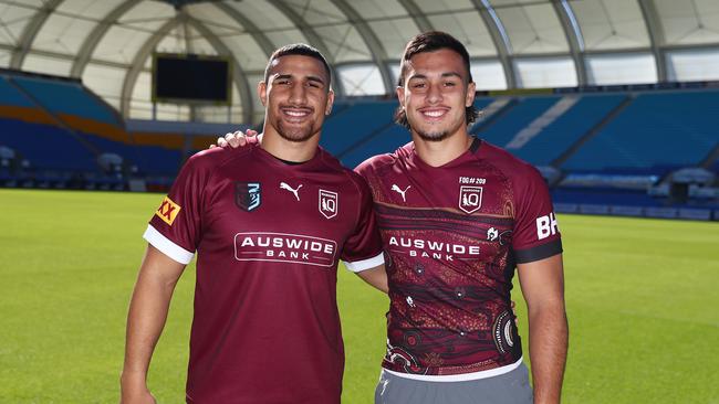 GOLD COAST, AUSTRALIA - JUNE 06: Boxer Justis Huni poses with Tino Fa'asuamaleaui during a Queensland Maroons State of Origin training session at Cbus Super Stadium on June 06, 2021 in Gold Coast, Australia. (Photo by Chris Hyde/Getty Images)