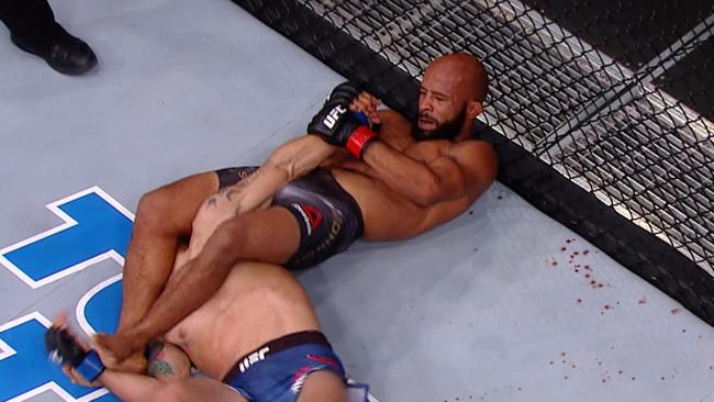 Demetrious Johnson secures an armbar submission win.