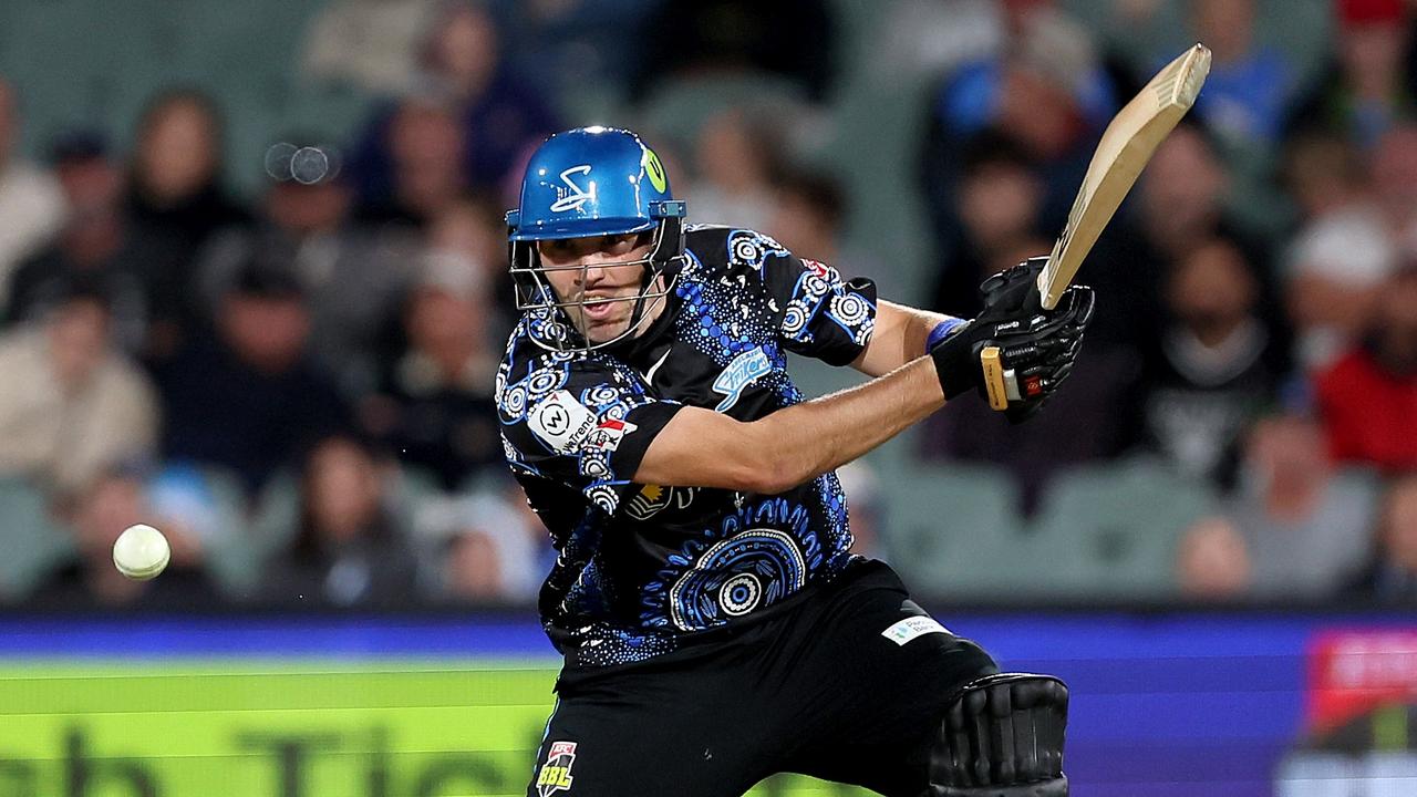 Strikers fume at ‘ridiculous’ umpire error as Canes seal dramatic win