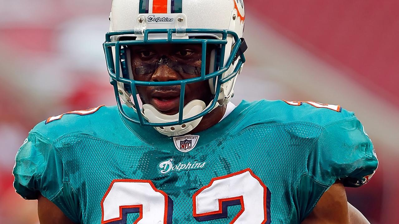 Watch: Reggie Bush's insane throwback Dolphins highlight reel