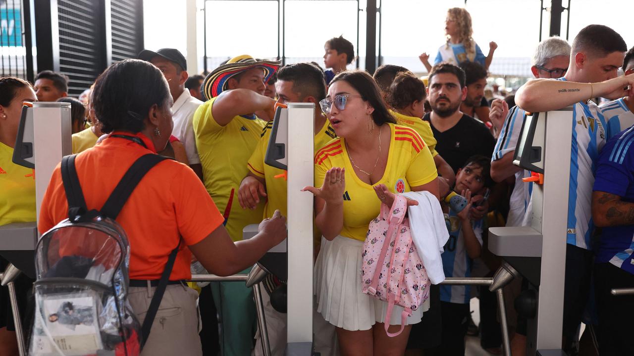 A fan of Colombia reacts at the gate entrance. Photo by Maddie Meyer / GETTY IMAGES NORTH AMERICA / Getty Images via AFP.