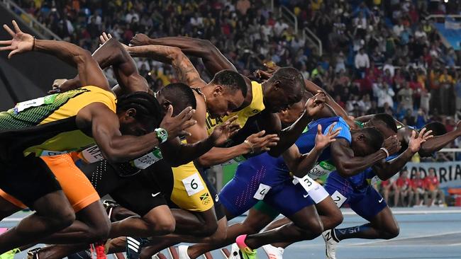 (L-R) Jamaica's Yohan Blake, Ivory Coast's Ben Youssef Meite, Canada's Andre De Grasse, Jamaica's Usain Bolt, France's Jimmy Vicaut, USA's Justin Gatlin, South Africa's Akani Simbine and USA's Trayvon Bromell compete in the Men's 100m final during the athletics event at the Rio 2016 Olympic Games at the Olympic Stadium in Rio de Janeiro on August 14, 2016. / AFP PHOTO / Jeff PACHOUD