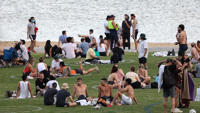 Crowds flocked to St Kilda beach as the temperature hit 27C. Picture: Ian Currie